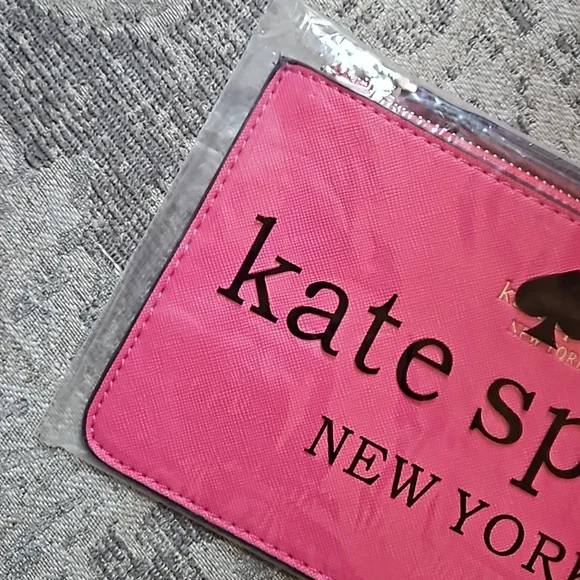 Gifted NIP Kate Spade Dark Pink Wristlet - Picture 4 of 10